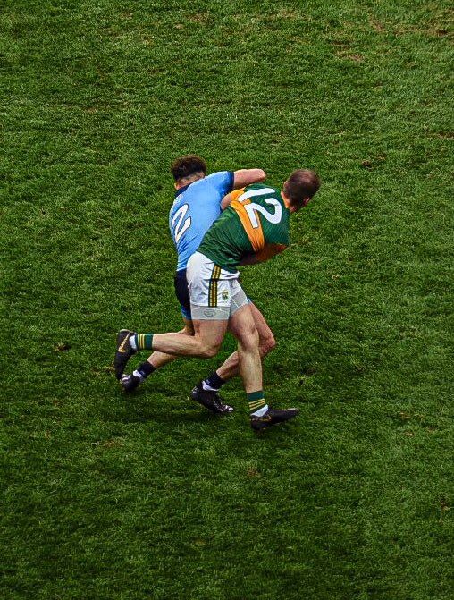 tomohartford's tweet photo. Not much in it at half time @officialgaa #dublinvskerry #dubvkerry @Hill16Army @DubGAAOfficial #UpTheDubs #honkerry https://t.co/wvcQxo7wD6