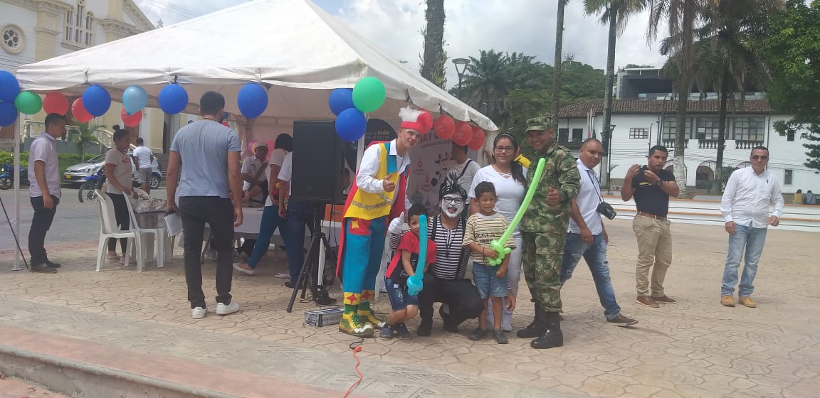 Ejercito_Disan's tweet photo. Usuarios del ESM del #Baspc27 en #Mocoa, ya se pusieron al día con sus vacunas y ustedes? Las vacunas ayudan a favorecer el sistema inmunológico del paciente, para prevenir, controlar y erradicar las enfermedades. #VacunasAlDía con #SanidadMilitar #HazloDeUna ¡Es gratis! https://t.co/DYCl37MU6Q