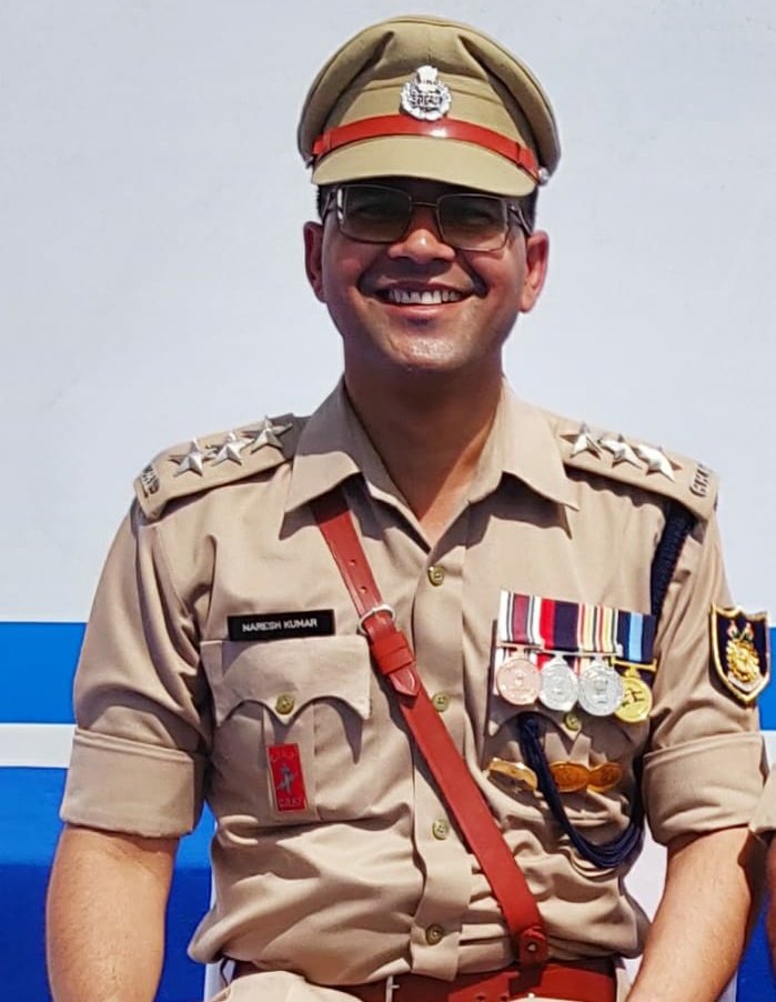 SuboSrivastava's tweet image. Meet #CRPF Asst Commandant #NareshKumar, 
-5 PMG (Police Medal For Gallantry)
-11 DG CRPF Commendation Disc&apos;s
-2 J&amp;amp;K Police Medals
-Today He Will Be Receiving His 6th PMG
-He Neutralised 50+ Terrorists With His Team In J&amp;amp;K
-He Received His 1st PMG In 2017
@crpfindia 🙏
