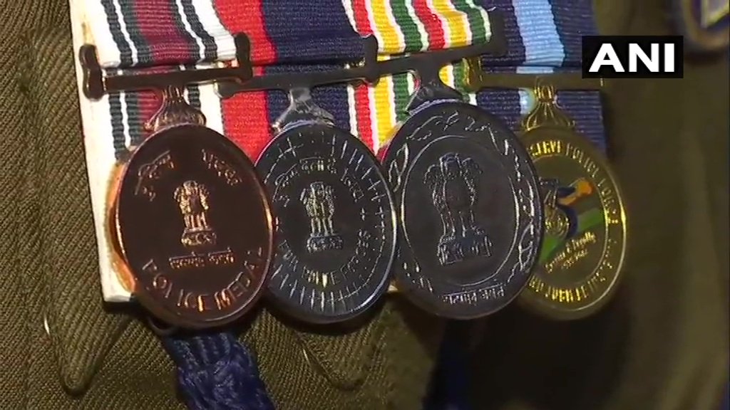 SuboSrivastava's tweet image. Meet #CRPF Asst Commandant #NareshKumar, 
-5 PMG (Police Medal For Gallantry)
-11 DG CRPF Commendation Disc&apos;s
-2 J&amp;amp;K Police Medals
-Today He Will Be Receiving His 6th PMG
-He Neutralised 50+ Terrorists With His Team In J&amp;amp;K
-He Received His 1st PMG In 2017
@crpfindia 🙏