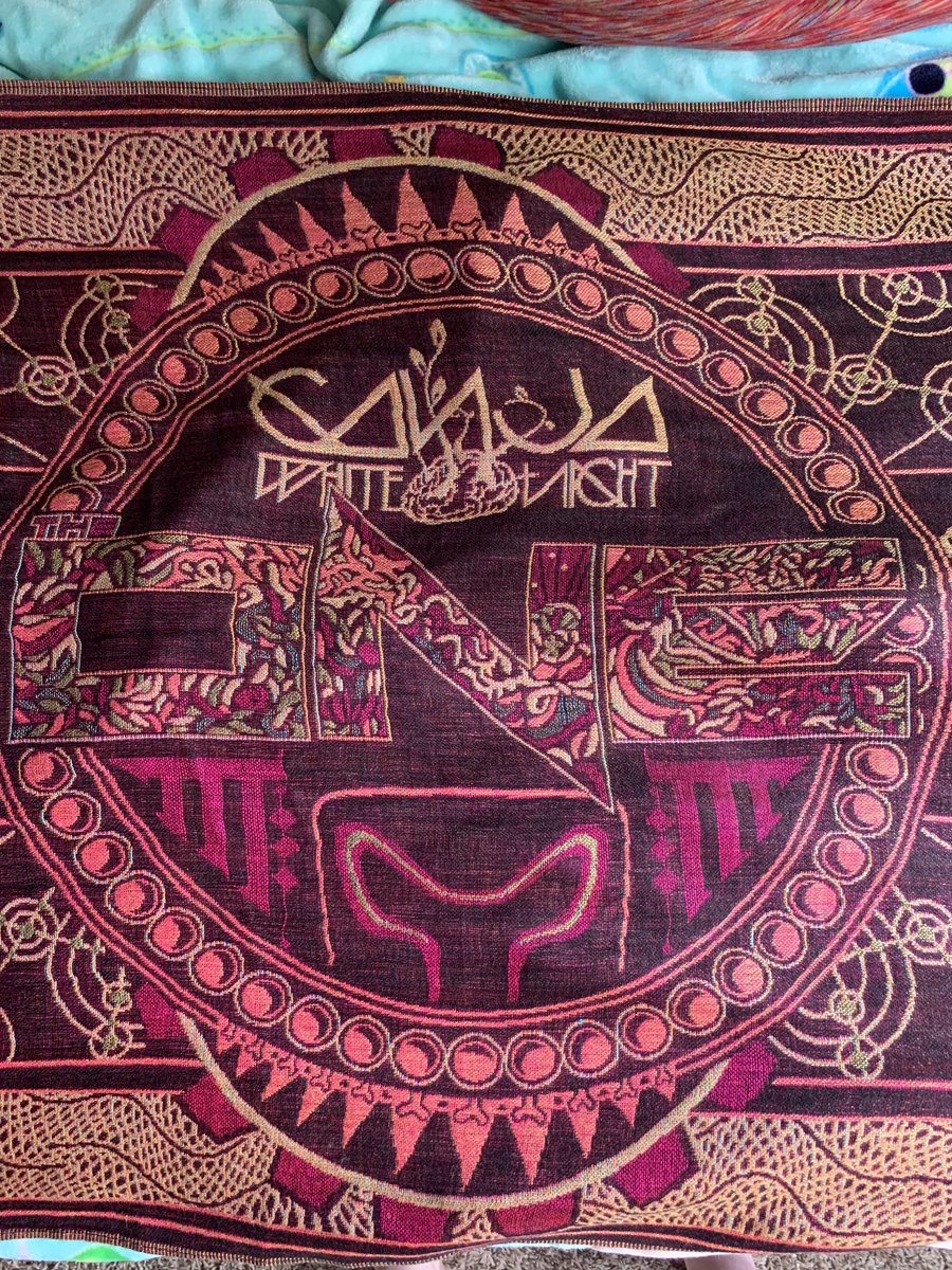 CiciFondren's tweet photo. ❤️ !!! GIVEAWAY !!! ❤️

-1 wobblerocks 2 day ticket for ganja white night at Red Rocks
-1 ganja white night pashmina 

I will choose one winner randomly generated from the retweets! 

Follow me or don’t idc just trying to spread some love today bc the world needs more love rn lol https://t.co/RRoVE80d0O