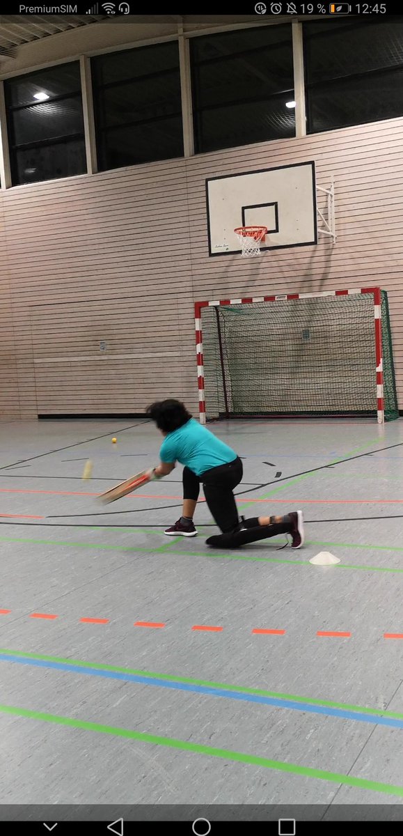 FrankfurtCric's tweet photo. Full house at training this week!
@Anuradha_D_18 @Samisa2
@EmilyBallinger4 @Meenakshi146
@Cricket_Germany
#agility #sweepshots #targethitting #fitness https://t.co/WIT2RQnWeG