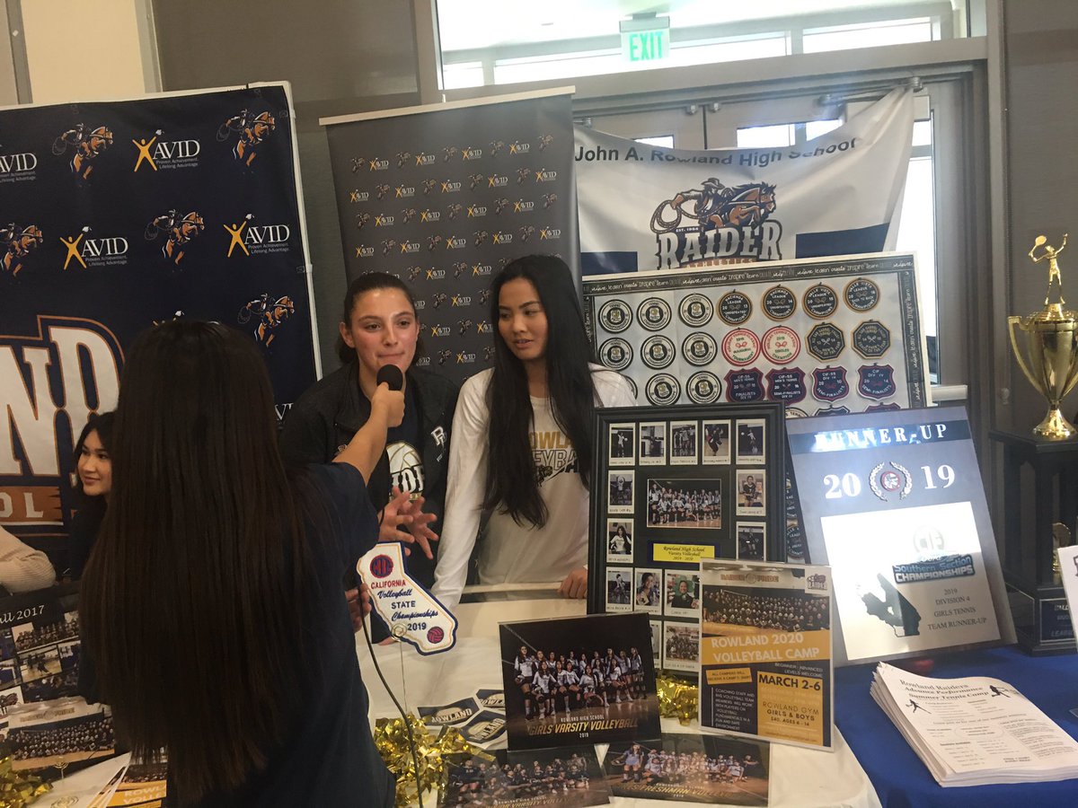 27HappyTeacher's tweet photo. #RascalEntertainment @RascalPride had a great time at #RowlandShowcase getting some great interviewing time with Miah on camera and Daisy and Karolyn recording #StudentVoice #DreamCatchers loved that everyone at #RUSD  shared their voices today! #WeAreRUSD #TogetherWeAreSttonger https://t.co/ZzbDpJlOIr
