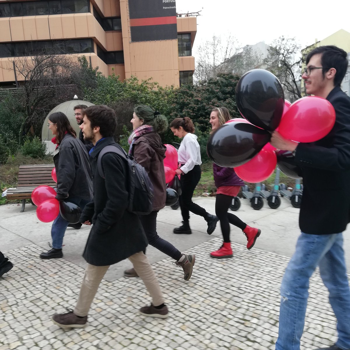 GasParaTras's tweet photo. @climaximopt @santanderpt Comunicado:
https://t.co/q6KuVyDg4b
#gasparatras #gáséandarparatrás #pararofuro #WorldEconomicFailure #by2020weriseup #systemchangenotclimatechange https://t.co/eReesfIbRO