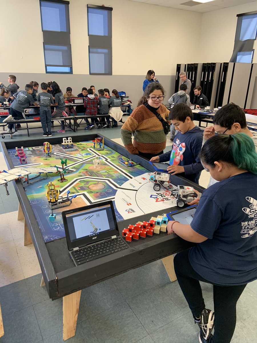 @Columbia_VVUSD @meadvalleyk5 @sierravistak6 Ss having a friendly a LEGO robotics competition.@dhenderson_sci @pharding2 @ValVerdeSupt @mark_lenoir @MrsValcarcel