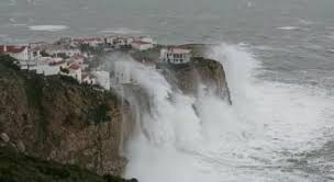 cvillan's tweet photo. Un petit anàlisis desprès de la tempesta #Gloria.  Cal recordar que no es pot edificar a menys de 200 m de la línia de mar per evitar danys a les edificacions e infraestructures. Obro fil 👇 https://t.co/iKKPq3GoUy