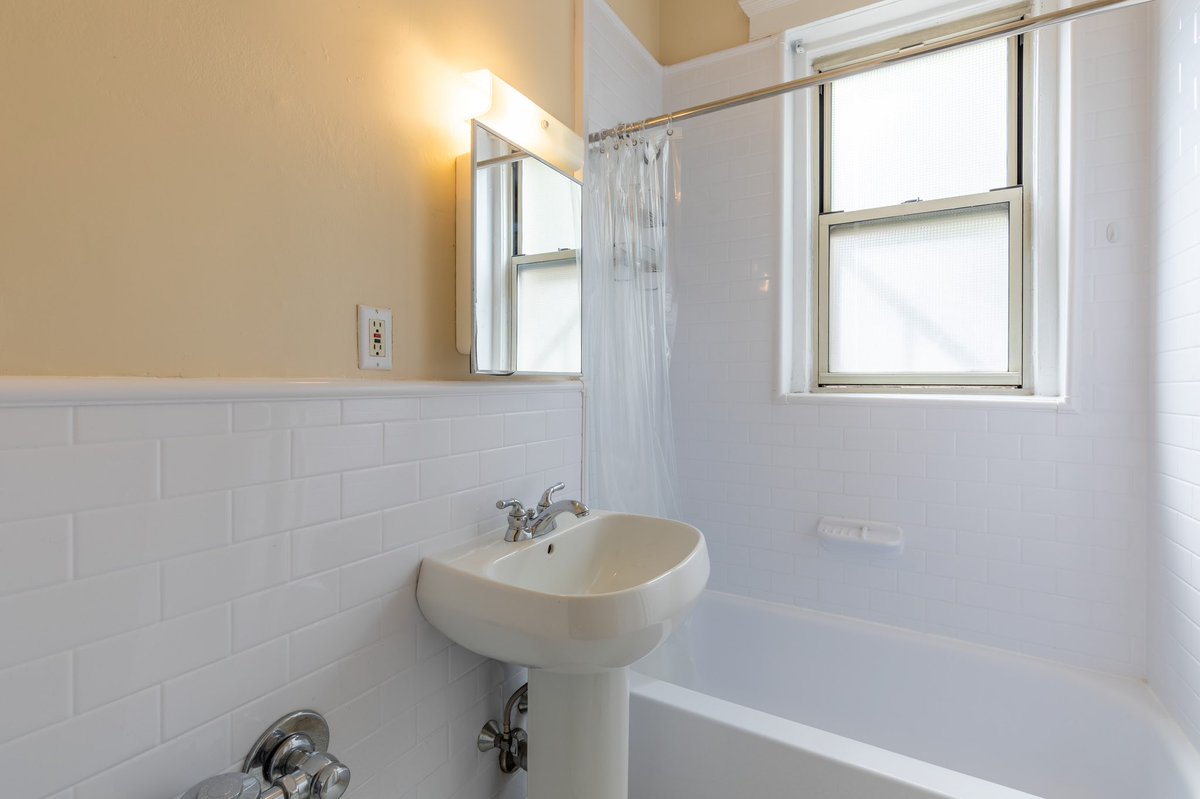 Abbe_BPRE's tweet photo. 🔑🔑🔑 SOLD for $421,000!!! Kicked off the new decade by selling this gorgeous condo in the Fenway! 

#boston #buy #sell #realestate #bostonrealestate #fenway https://t.co/VxiU3jipdY