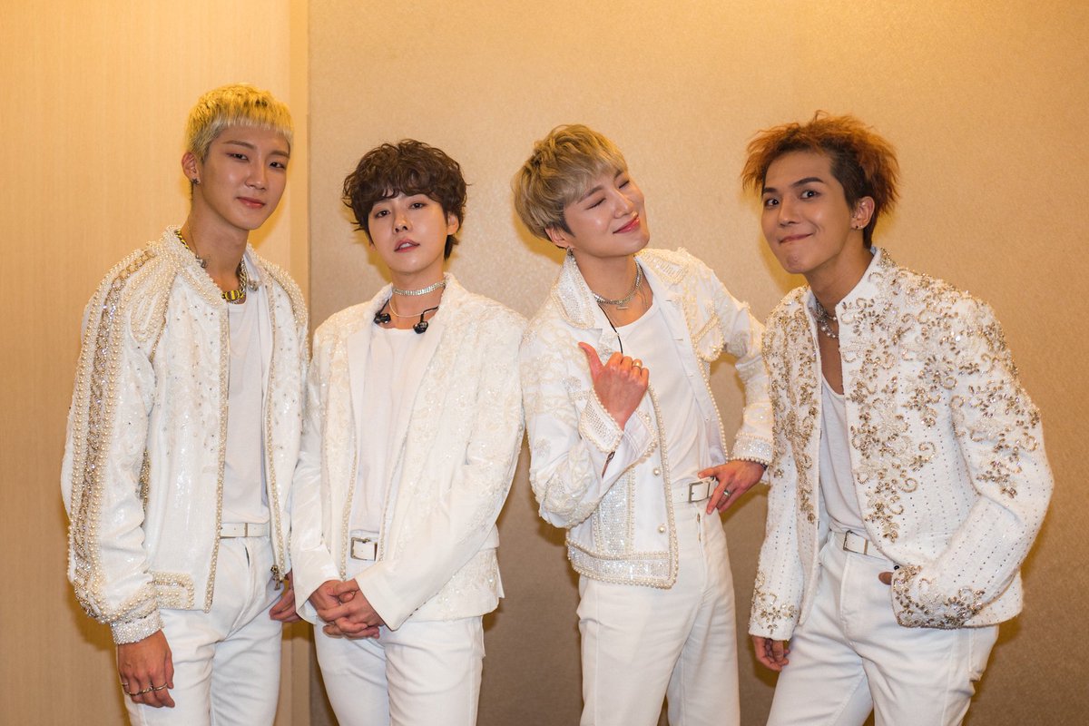 official_yoon_'s tweet photo. 💙🙏🏻💙🙏🏻 #WinnerCrossTourinManila https://t.co/UNLnzLstLV