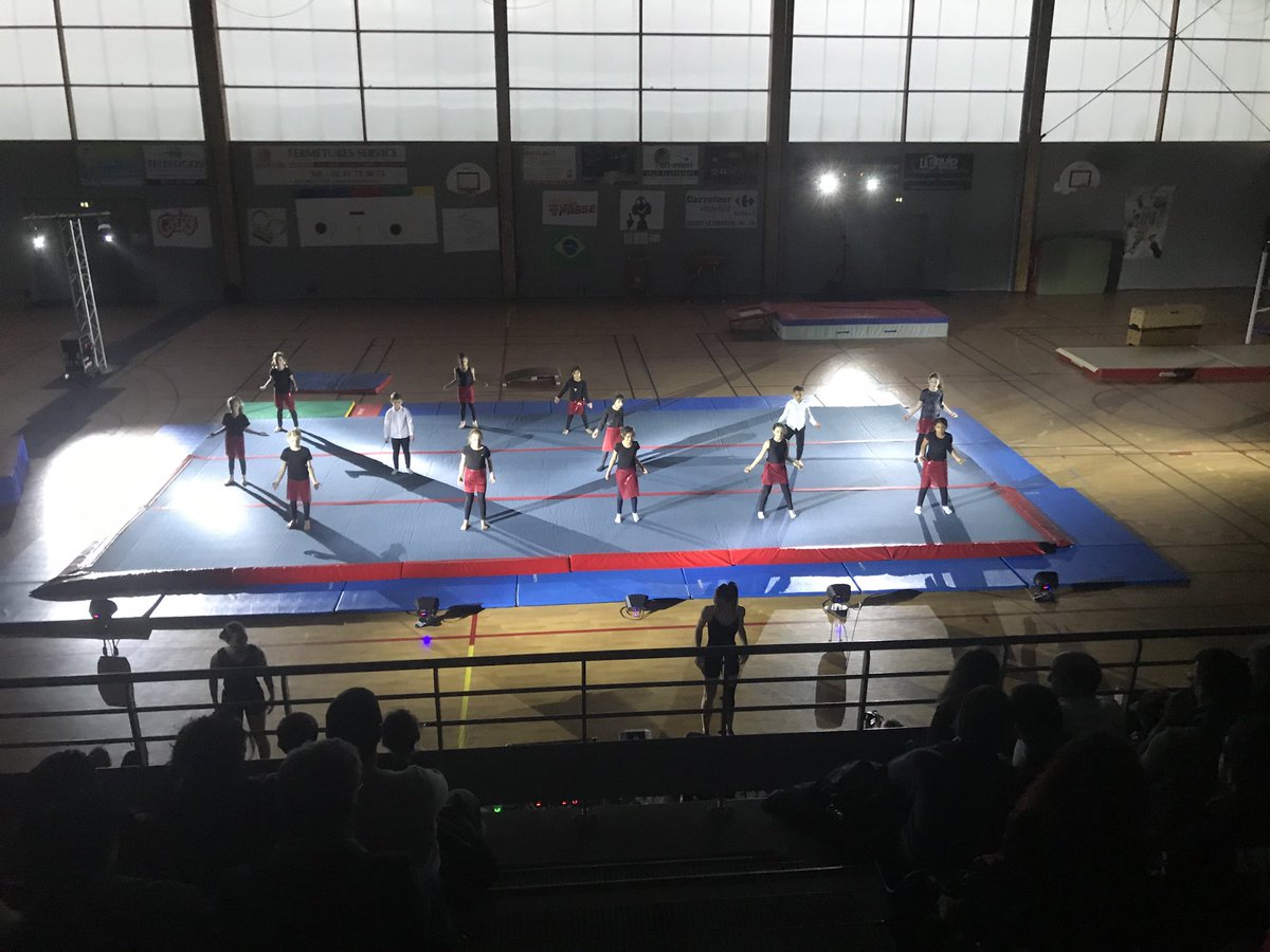 Très beau gala de l association de gymnastique d AVRILLÉ