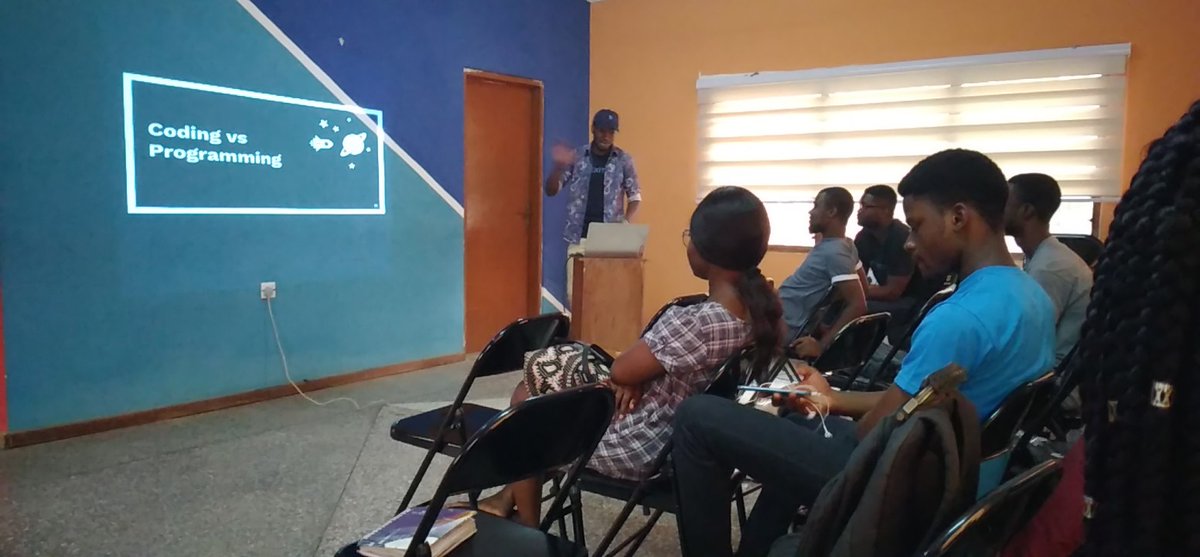 y_noraa7's tweet image. Mannie, on the mic. #PythonHo