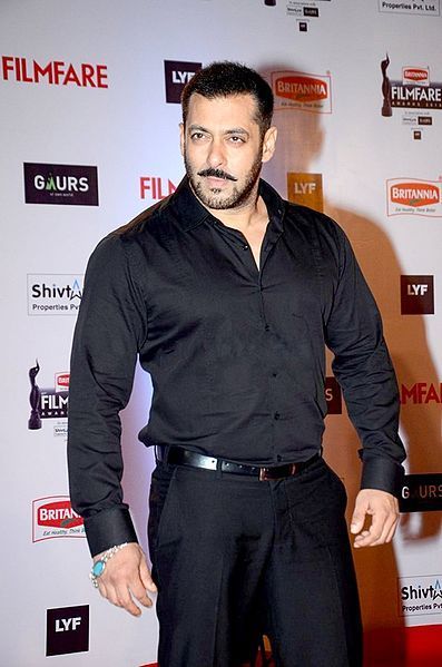 BoloGoogle's tweet photo. Salman Khan has a debt of 1.25 Rs with a cycle mechanic. https://t.co/Aj68mhT8Nc https://t.co/3HpgR8109b