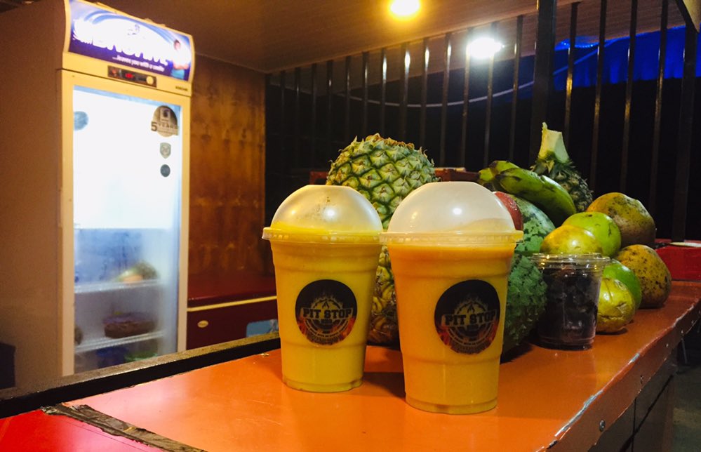ItsMe_Jabeer's tweet photo. #PitStopBBQ Karibuni sana for fresh natural juice na vyakula vingine. Tunapatikana Kijitonyama kama unaelekea shule ya msingi Kijitonyama. 

Please retweet friend ako nae ajulishe friend zake wajulishe friend zao kuwa kuna food point mpya ya kinyamwezi town 🔥🔥 https://t.co/wdnOwUaWNz