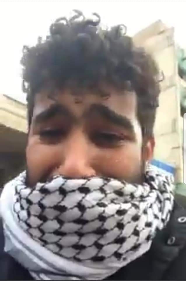 الصبح شفناه يبجي على حرك الخيم بالتحرير 

 وحاليا مبتسم  بزود اخوته الي فزعولهم بالتحرير ومعافوهم وحدهم ❤🇮🇶
ونصبو خيم جديده 
#العراق 
#العراق__ينتفض 
#ثوارنا_رمز_الصمود