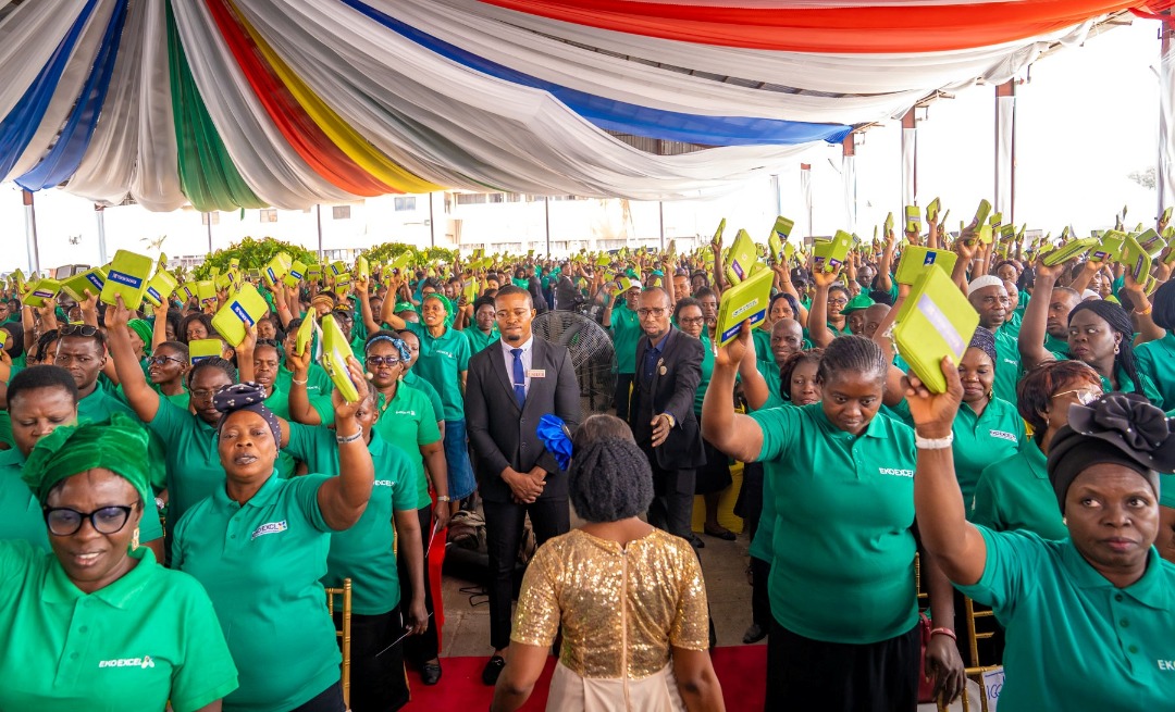 gboyegaakosile's tweet image. Today, #EKOEXCEL was launched by Gov @jidesanwoolu. EKOEXCEL is Excellence in Child Learning and Education Prog-a Lagos State primary education transformatn initiative. With the EKOEXCEL, over 14,000 Head Teachers and teachers will be moved from analogue to digital teaching.