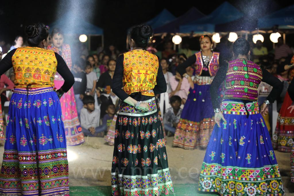 PatidarPPL's tweet photo. T279 - Outstanding Performance by Garba Queen's 👸✌️👏👏👏 Kite festival 😎 #closingceremony #UTTARAYANFLEA #loveppsc #patidarpremierleague2019 #cricketcrazy #uttarayan2020 #day11 #cocacola #vivoindiatelangana #mahindraclub #belgiumwaffle #urbanpot #PPL2019 https://t.co/OCgNLcUUZ3