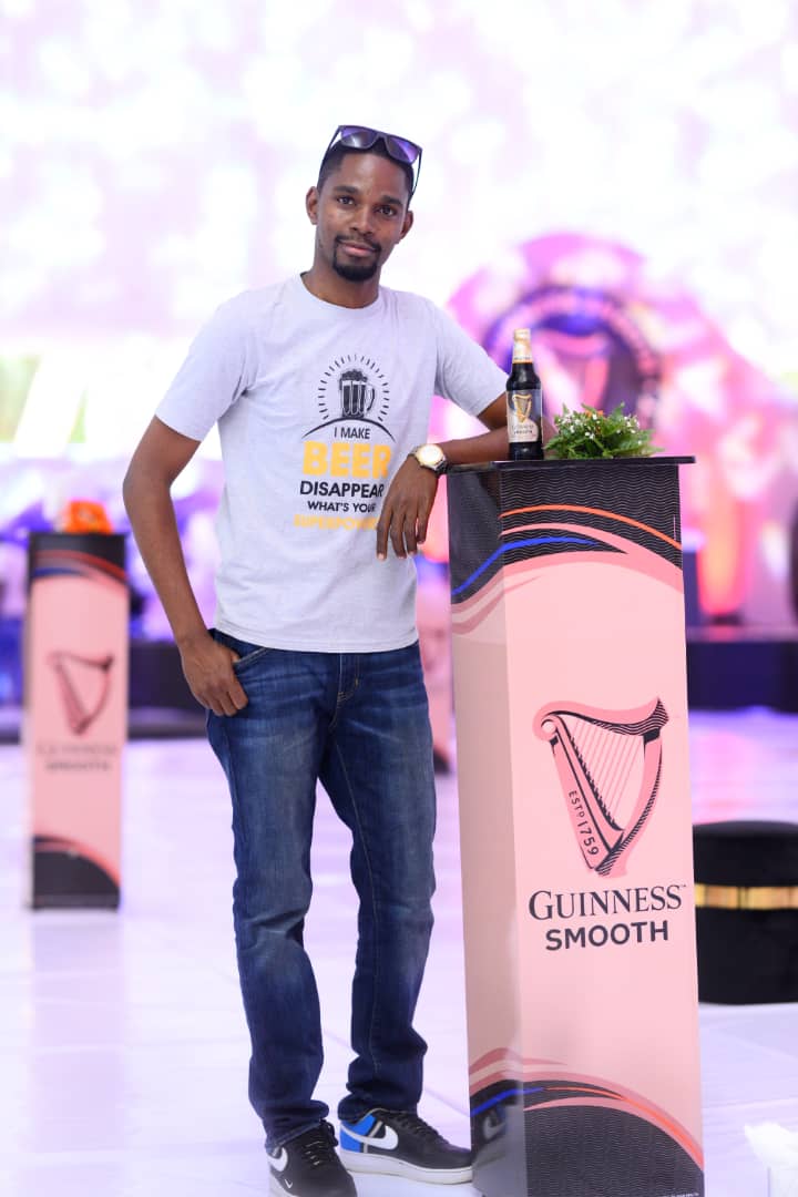 Eric_Of_1691's tweet photo. Ba guy, I'm signing a modelling deal today...mostly for products, this mukiga boy has bills to pay.

RT, my first client could be on your timeline. 

In other news, I'm the heat in the #ASmoothLife tent at @kampalaserena https://t.co/MyAffmbEg5