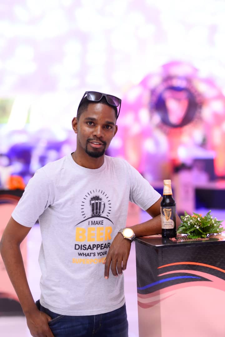 Eric_Of_1691's tweet photo. Ba guy, I'm signing a modelling deal today...mostly for products, this mukiga boy has bills to pay.

RT, my first client could be on your timeline. 

In other news, I'm the heat in the #ASmoothLife tent at @kampalaserena https://t.co/MyAffmbEg5