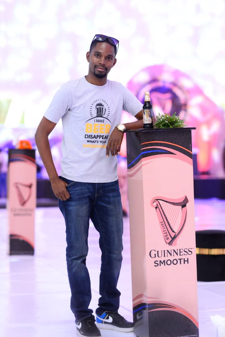 Eric_Of_1691's tweet photo. Ba guy, I'm signing a modelling deal today...mostly for products, this mukiga boy has bills to pay.

RT, my first client could be on your timeline. 

In other news, I'm the heat in the #ASmoothLife tent at @kampalaserena https://t.co/MyAffmbEg5