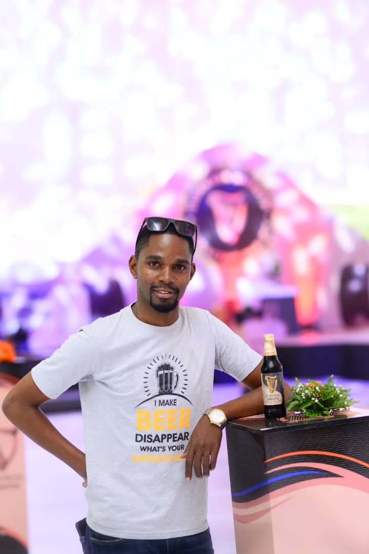 Eric_Of_1691's tweet photo. Ba guy, I'm signing a modelling deal today...mostly for products, this mukiga boy has bills to pay.

RT, my first client could be on your timeline. 

In other news, I'm the heat in the #ASmoothLife tent at @kampalaserena https://t.co/MyAffmbEg5