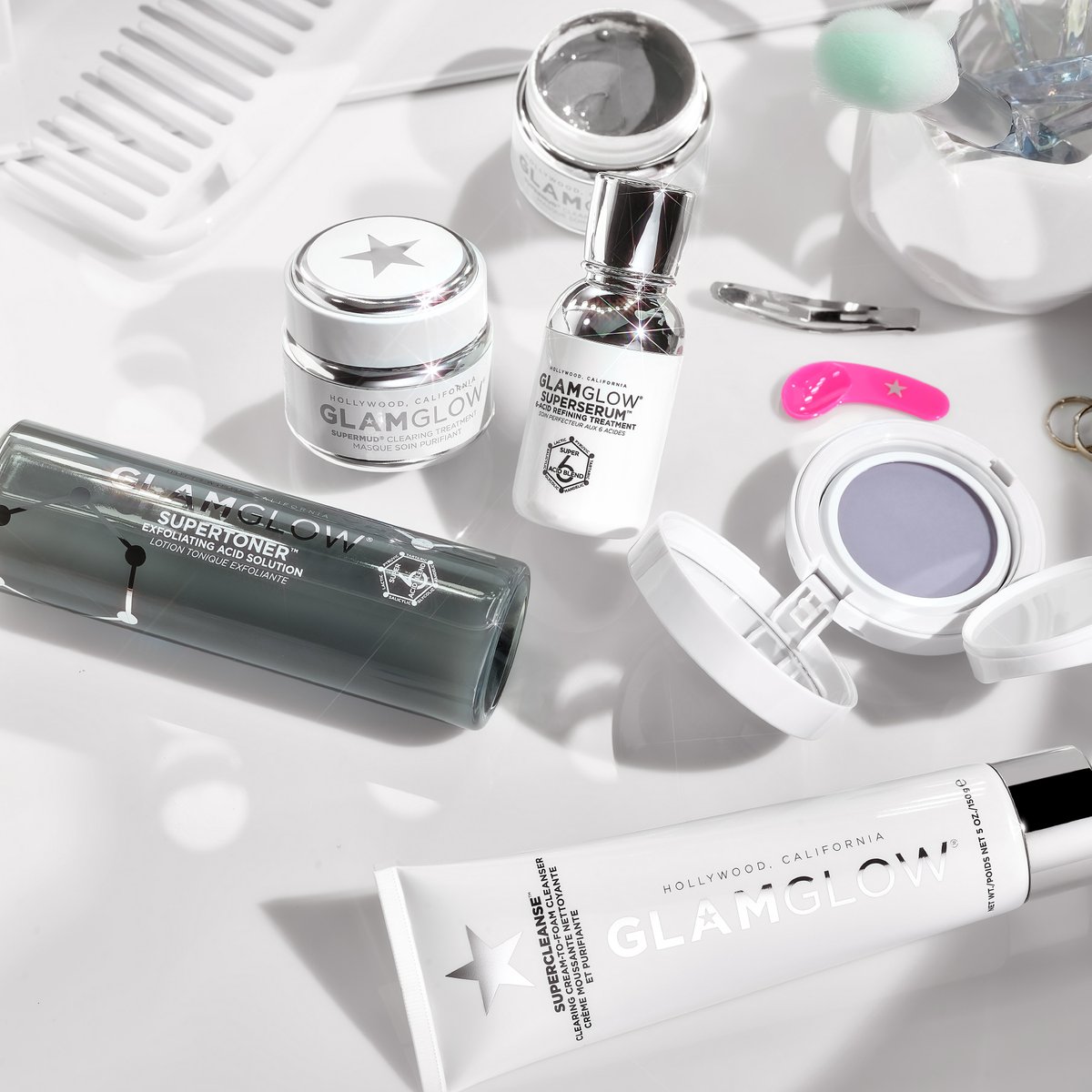 glamglow's tweet photo. ⭐️ #SUPERMUD to target congestion + imperfections
⭐️ #SUPERCLEANSE to wash away impurities
⭐️ #SUPERTONER to instantly exfoliate & refine pores
⭐️ #SUPERSERUM to help loosen dead surface skin cells & even dull skin
⭐️ #SUPERMATTIFY to keep oil & shine on lock all day https://t.co/2QYnUvQyDW