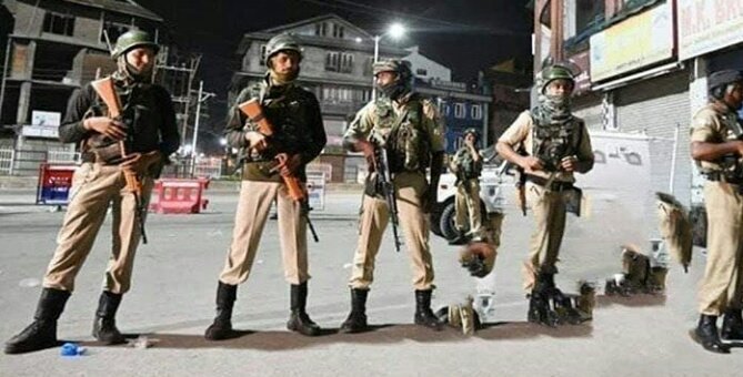 Sagar_SharmaRam's tweet image. मैं कश्मीर मे होता तो मैं भी बंदूक उठा लेता - #इमरान_खान

बुरहान वानी की तरह ठोंक दिए जाते - 
@adgpi 👍👍

#भारतीय_सेना_सर्वदा_विजयी
#ModiCreatesHistory