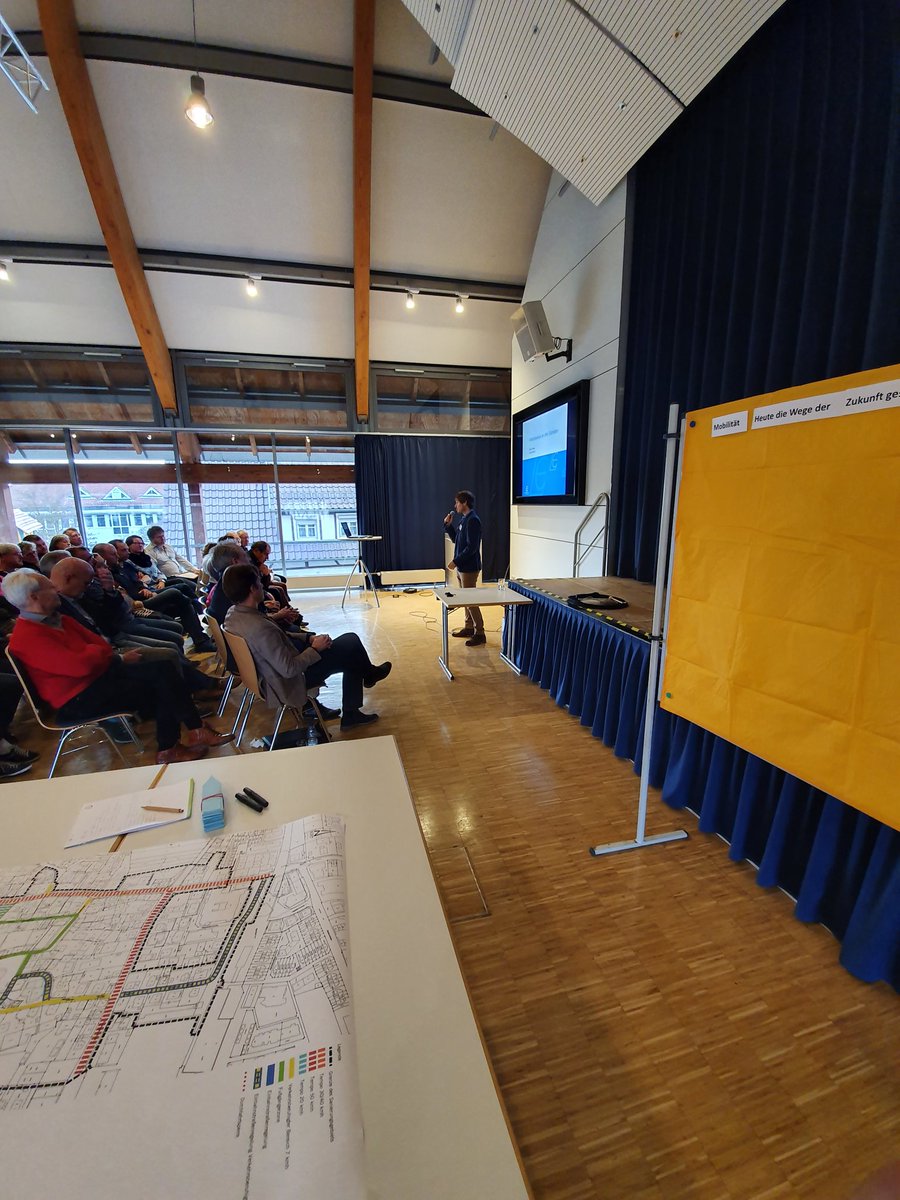 DialogBasis's tweet photo. Stadt? Dorf? Siedlung? Welche Handschrift soll die Historische Mitte von #echterdingen haben? Diese Frage wurde heute in der #Zehntscheuer diskutiert. An den Themenständen #mobilität öffentlicher Raum und #stadtleben wurden Ideen und Anregungen zum Sanierungsgebiet gesammelt. https://t.co/jpKNNRWn2x