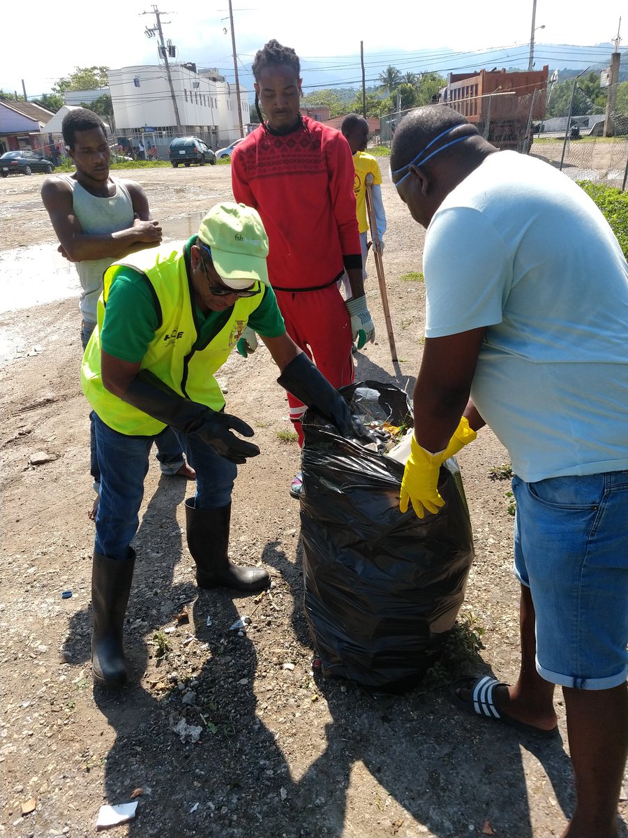 DrNormanDunn's tweet photo. The National Dengue Clean up by the @themohwgovjm is in full swing in Annotto Bay. We want them #DeadNotAlive. Thanks to the @sdcjamaica, @HeartNta volunteers &amp; community members for coming out to support the clean up efforts. #MPDunnAtWork #NuhDuttyUpJamaica #DengueCleanUp https://t.co/iU6KK1dlio