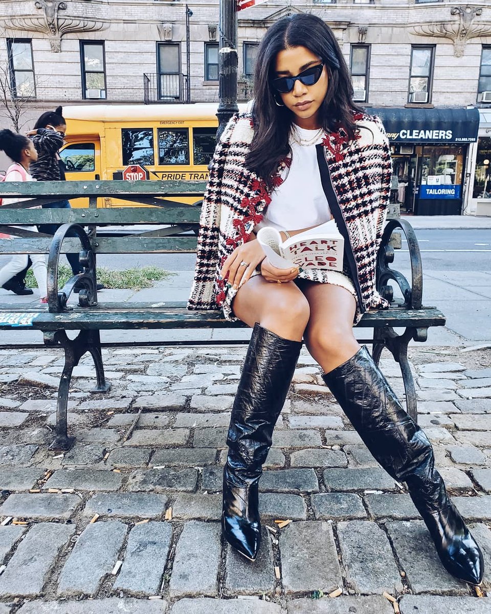 #weekend vibes 📖✨ What's your favorite #selflove book? Share it through a comment below 👇

📷: @hannahbronfman