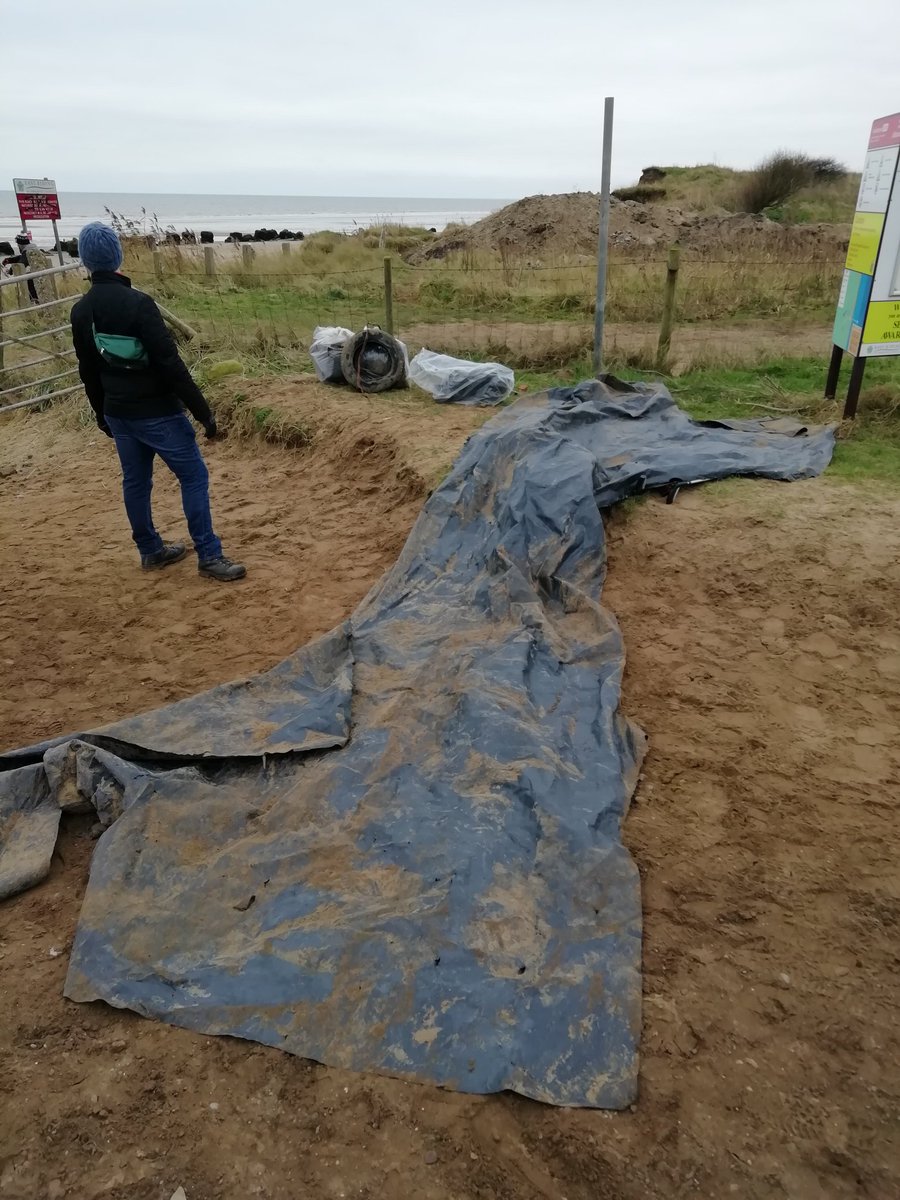 hullbeachcleans's tweet photo. Big thanks to everyone who came out beachcleaning today on this chilly Jan day 👏🏻🏖️🐕

Here's the haul from Fraisthorpe which weighed ~120kg! A reminder that even though the beach looks clean- as soon as you look closer there will be things to find!
@YWTLivingSeas #BeachCleanClub https://t.co/qjx8kTuDLR