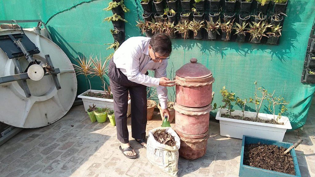 jsvkjindal's tweet photo. I request my colleagues from @MoHUA_India, officials from Municipal corporations, State Mission Directors of SBM &amp; my fellow citizens to be a part of the #HamaraSwag challenge. 

Contribute in achieving the goal of a Swachh Bharat &amp; be a #SwachhataHero! https://t.co/0CkIawtJu1