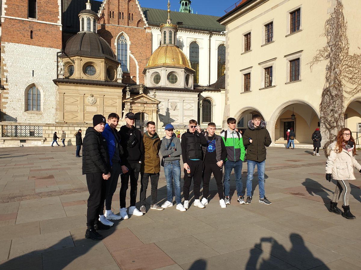 CoxGreenSchool's tweet photo. Absolutely fabulous city tour of #Krakow old town with great guides! Highlights included the #McDonalds lunch #medievalarchitecture #bugleplayer #castle #stunning https://t.co/R1mRVKeECL
