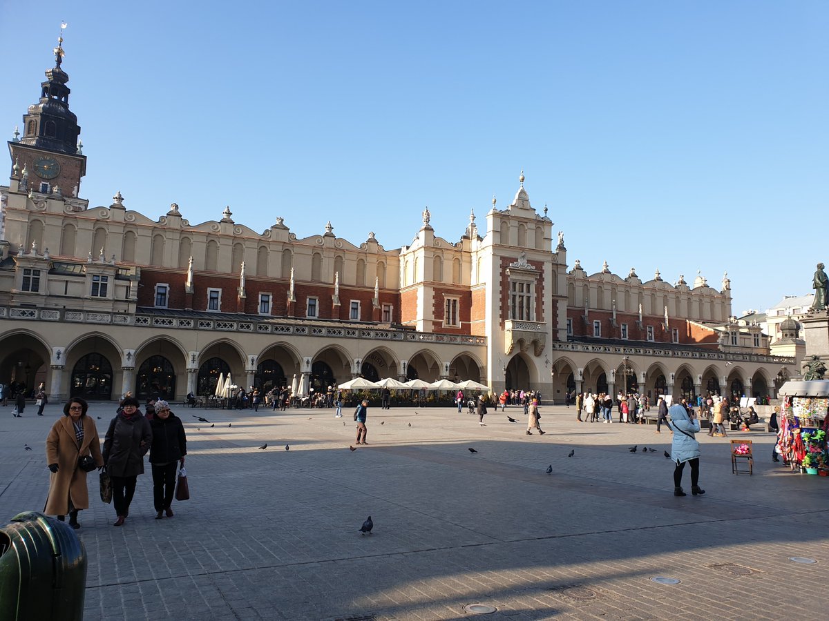 CoxGreenSchool's tweet photo. Absolutely fabulous city tour of #Krakow old town with great guides! Highlights included the #McDonalds lunch #medievalarchitecture #bugleplayer #castle #stunning https://t.co/R1mRVKeECL