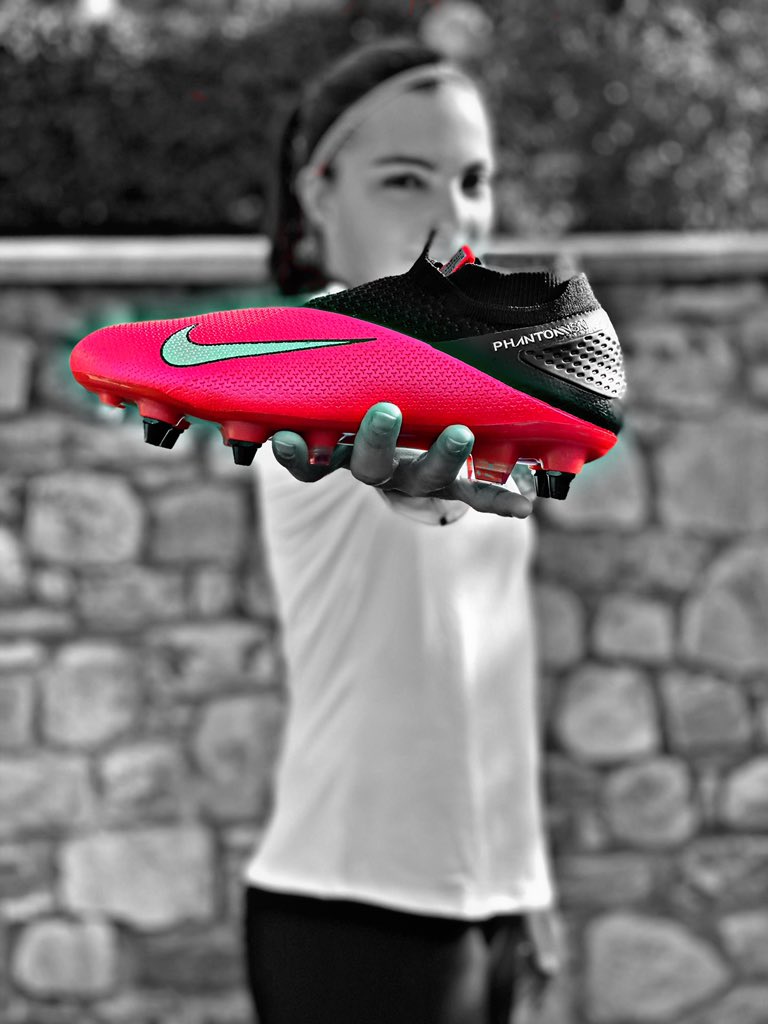 AliaGuagni's tweet photo. New shoes... NIKE PHANTOM VISION 2 ELITE...🌺⚡️spettacolo!!!
#Nike #PhantomVSN2 #soccer #ag3 https://t.co/GagvuBjCnf