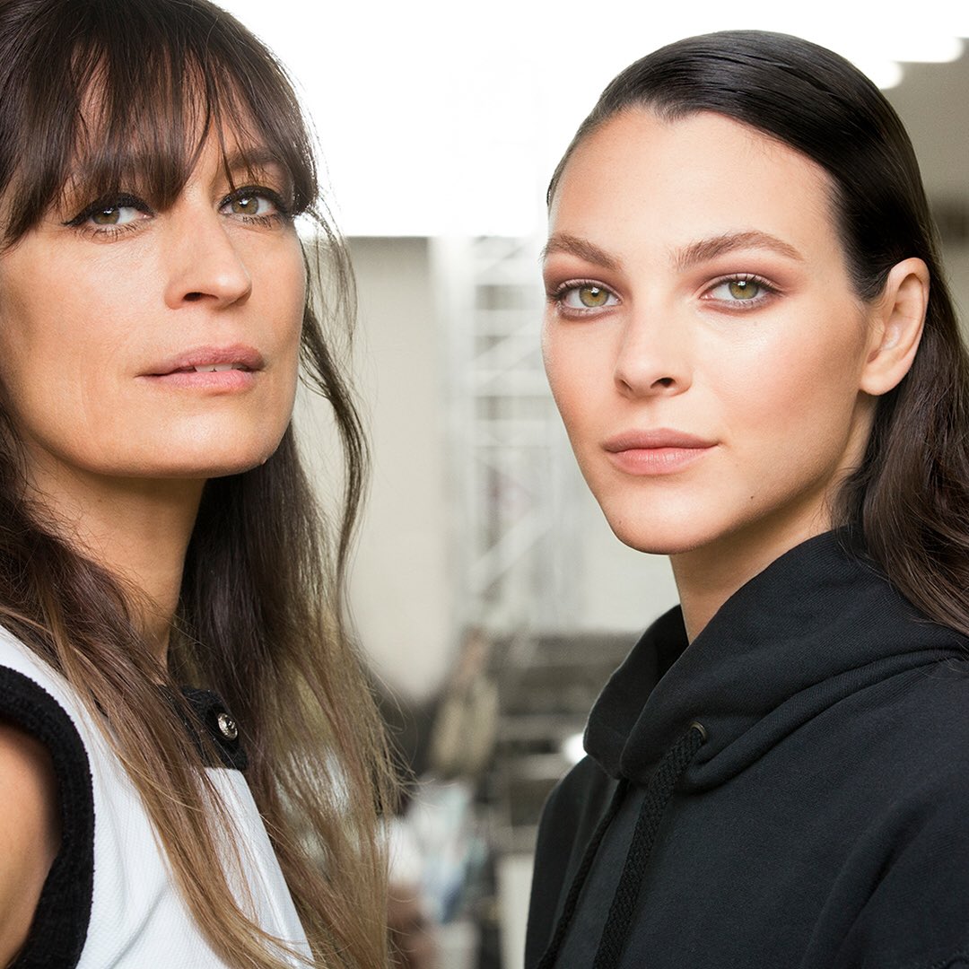CHANEL's tweet photo. Get the makeup look of the SPRING-SUMMER 2020 Haute-Couture CHANEL show. https://t.co/195356knAd