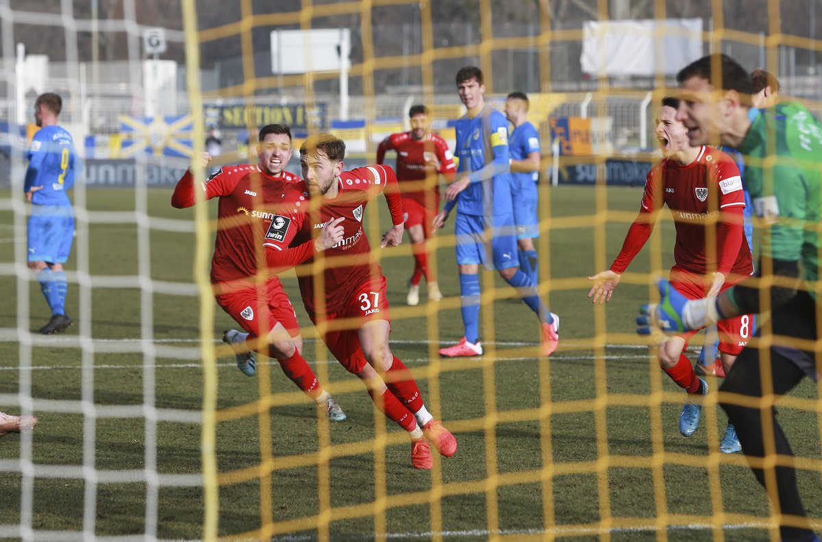 Preussen06's tweet photo. 📝 Zittersieg in Jena: Doppelpack von Lucas Cueto beschert drei Punkte - Der Spielbericht zum Auswärtserfolg beim @fccarlzeissjena 👉 https://t.co/Mhr7yZlyfW #FCCSCP #scp06 https://t.co/AIvfneAUFf