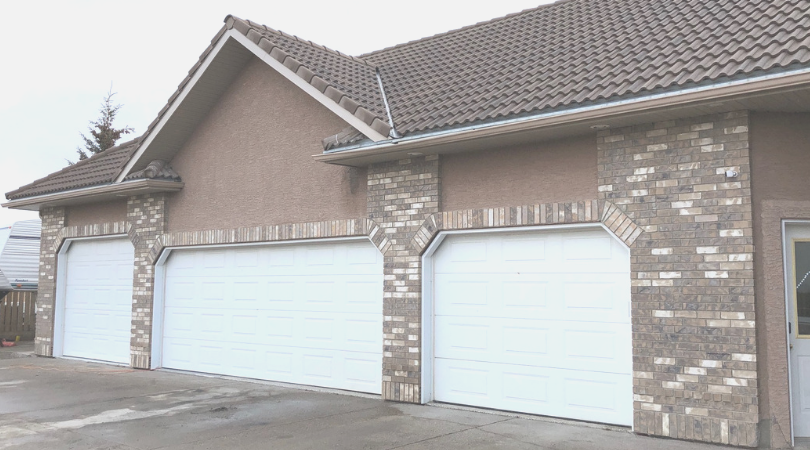 _cjconstruction's tweet photo. Wouldn't you love this BIG BEAUTIFUL GARAGE for all your toys? Built 20 years ago, and still looking good! Call C&amp;J Construction for your FREE quote! 403.277.1455 #TBT but it's Saturday! #yycgarages #yyc https://t.co/y8MyPdsCWd