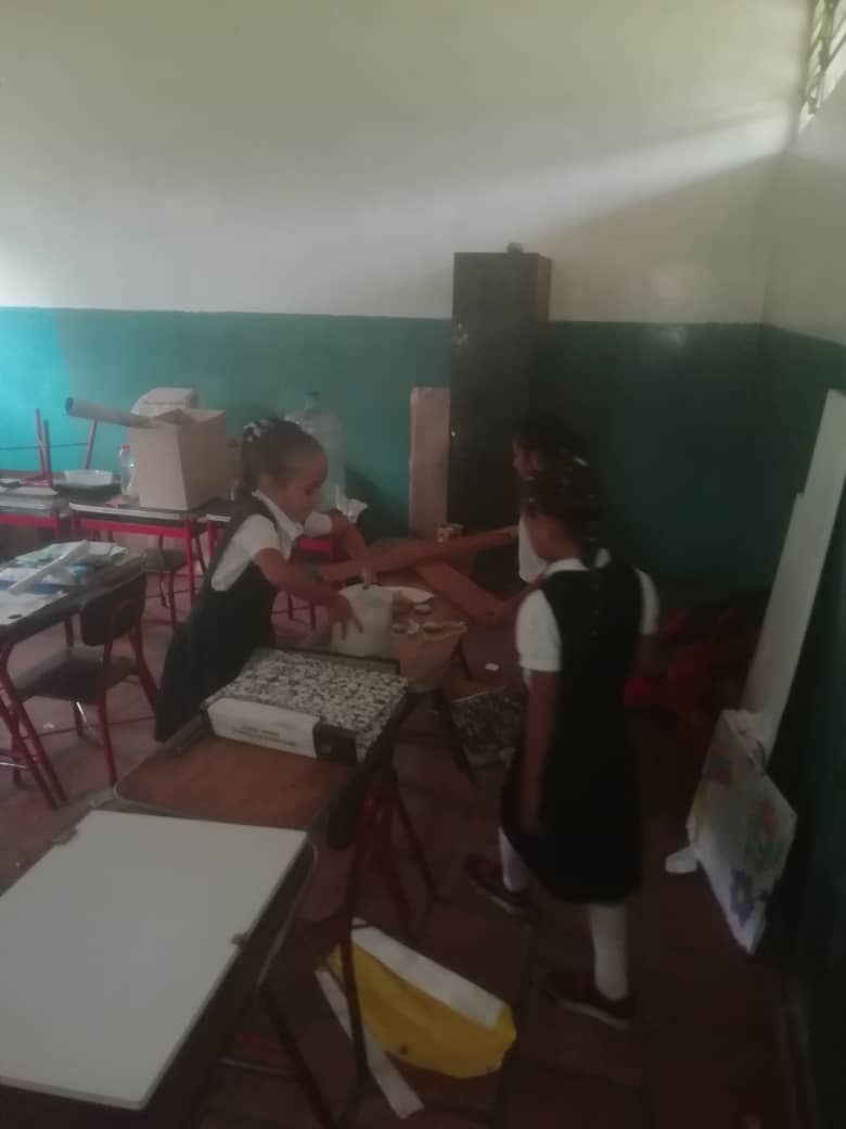 fuertemurachi's tweet photo. Deshierbe del huerto 3ero "B"; preparando espacio para pintar; actividad con los libros semilleros de paz, 3ero "A"; acondicionamiento huerto 5to "B", siembra de yuca. @ZonaEducTachira @Crazet2011 @circuitoeduca11 @Div_Ini_Pri_Esp  @MPPEDUCACION @fuertemurachi https://t.co/VR3Lk8WpW8