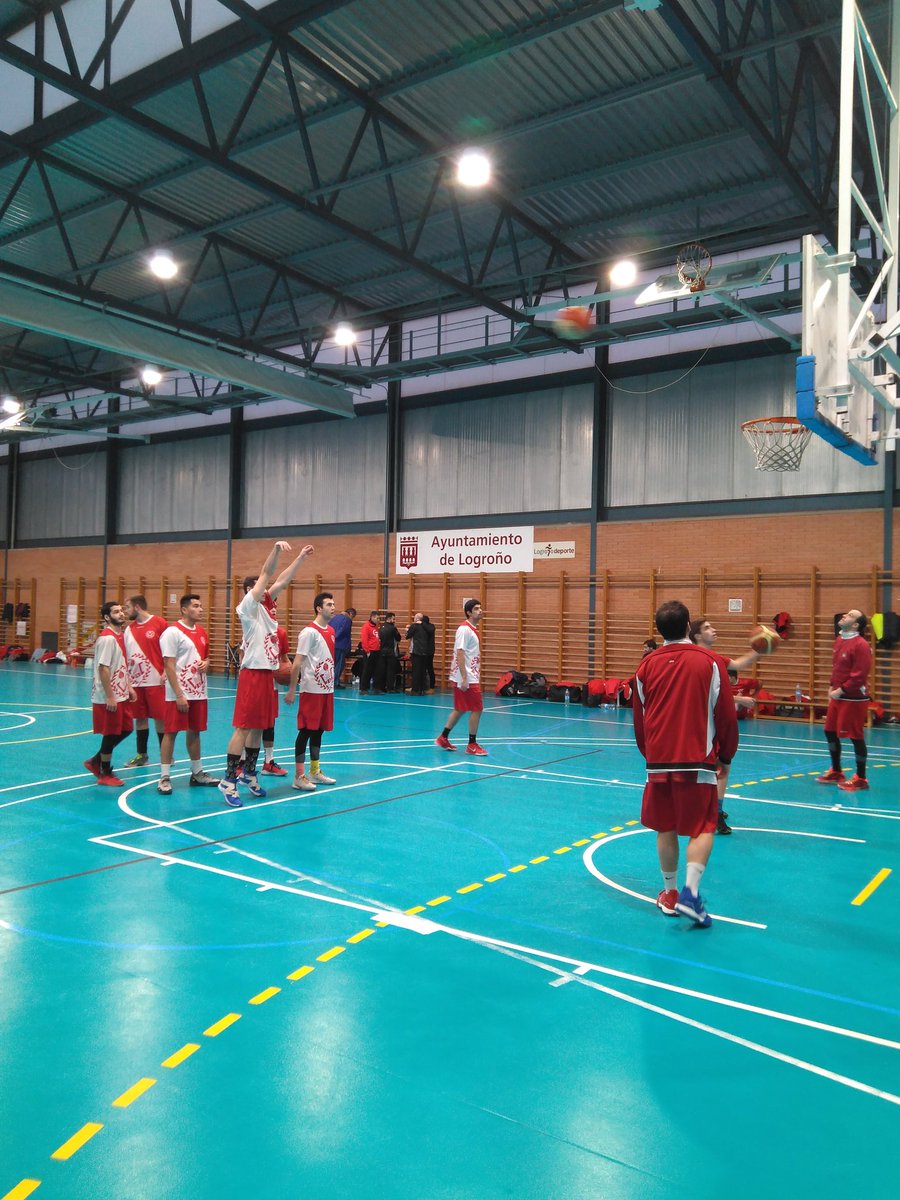 LOLOMUMUS's tweet photo. #cbcronos calentando para un partido muy interesante contra logrobasket https://t.co/cOq9gIfEyN