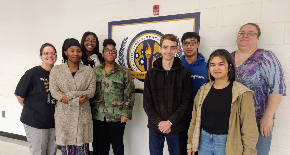 CharlenaRaines's tweet image. A few AP chemistry and AP physics students with their teachers are wrapping up the first Saturday session.  @AAS_HCS #ExpectExceptionalHCS
