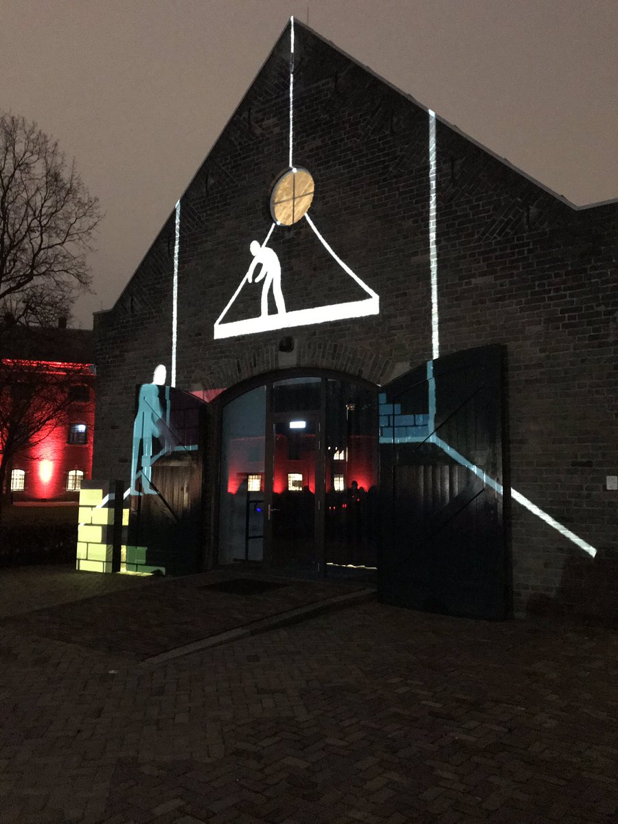 De <a href="/Cultuurnacht/">CultuurnachtBreda</a> 2020 wordt geopend met een verrassende lichtshow bij de <a href="/derooipannen/">SG de Rooi Pannen</a>  @AKVStJoost. Ga jij ook nog? #cultuurnachtbreda