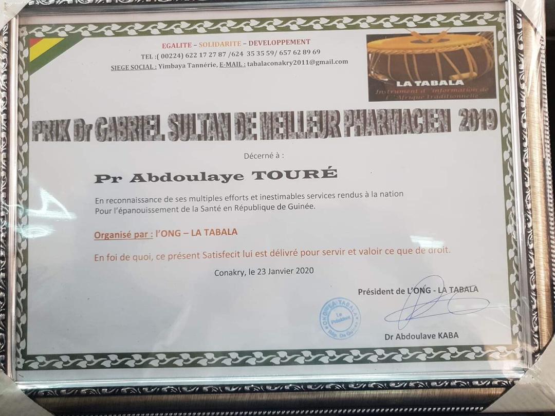 inspguinee's tweet photo. Le 25 janvier 2020, Le professeur Abdoulaye Touré, Directeur Général de l’Institut National de Santé Publique a reçu le prix Gabriel Sultan de l’ONG « la Tabala ». Prix des professionnels de santé qui ont marqué l’année 2019. Cette remise a eu lieu  dans la salle des fêtes UGANC. https://t.co/DH3xMUFcWZ