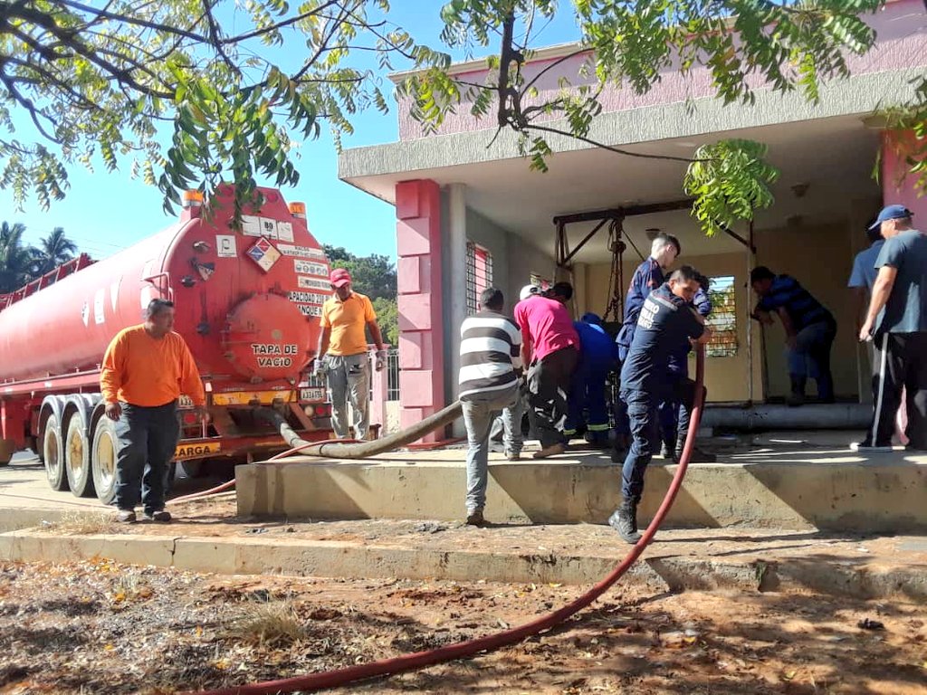 orlandou_alc's tweet photo. #25Ene | Con apoyo de #Dragasur y #CuerpodeBomberos iniciamos la reparación de la estación de bombeo de aguas residuales del sector #ElRosado que beneficiará a los sectores desde #ElTerminal hasta el #CascoCentral
@NicolasMaduro @OmarPrietoGob @dcabellor
#GestionDeFuturo https://t.co/ALoqVwZMp3