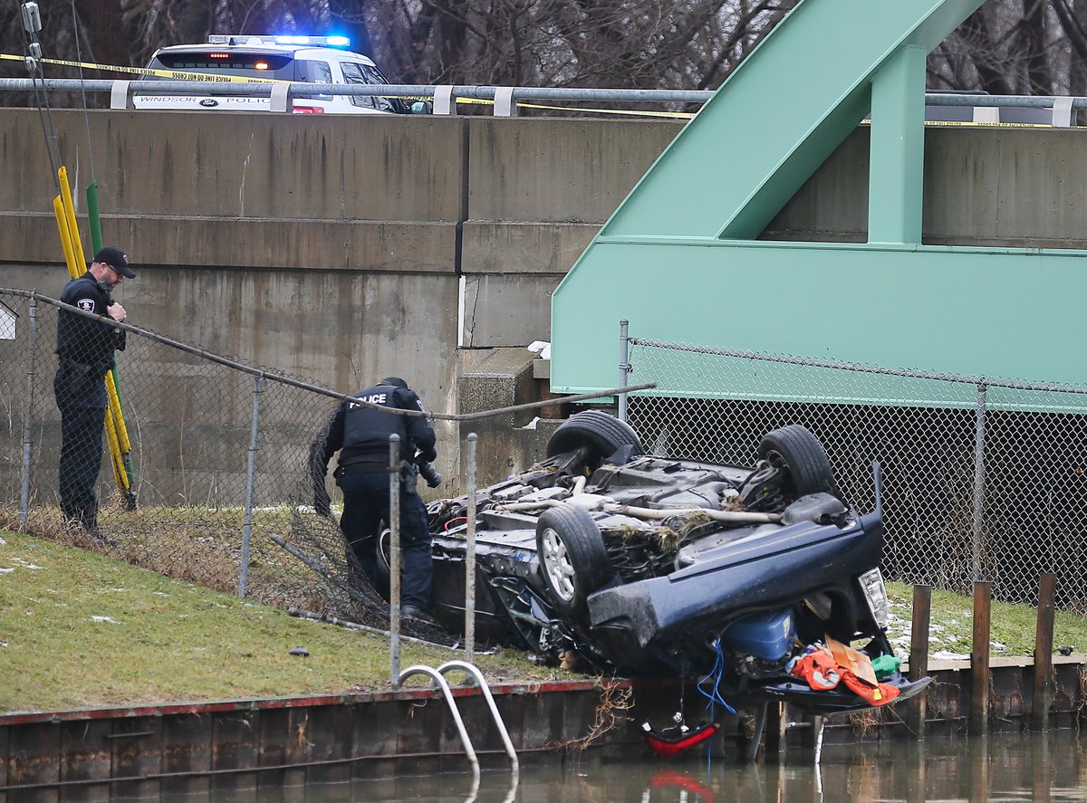 Dan_Janisse's tweet photo. Two people are in serious condition after the car they were travelling in left the road near the Wyandotte St. E. bridge at Little River then cleared the length of the river and landed on the east bank. The accident happened around 1 a.m. Police reconstruction is on scene. https://t.co/q2jtDub2HN