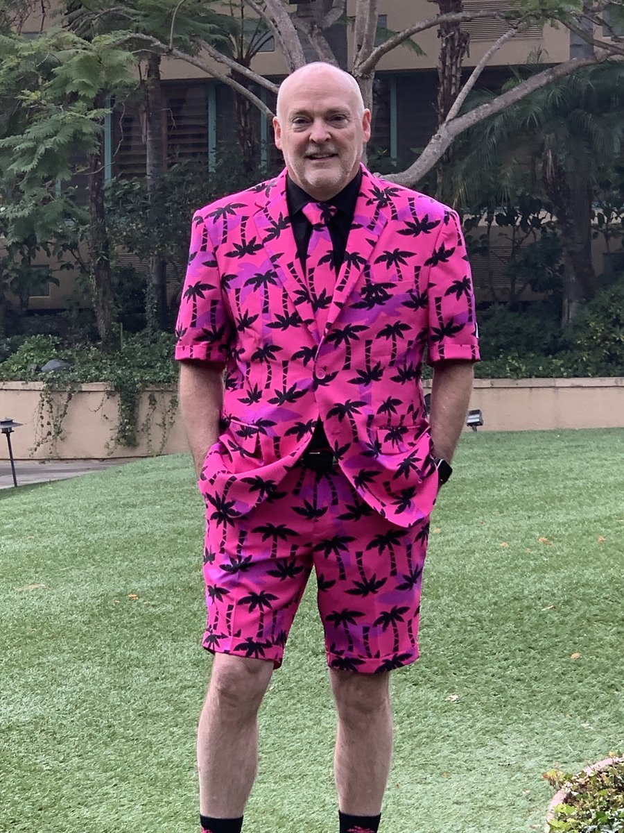 brianalderman's tweet photo. The first suit of the year at #Microsoft #Office365 #SharePoint Saturday in San Diego. Always a great group and very well organized. #MicroTechPoint https://t.co/yJXQalfSkQ