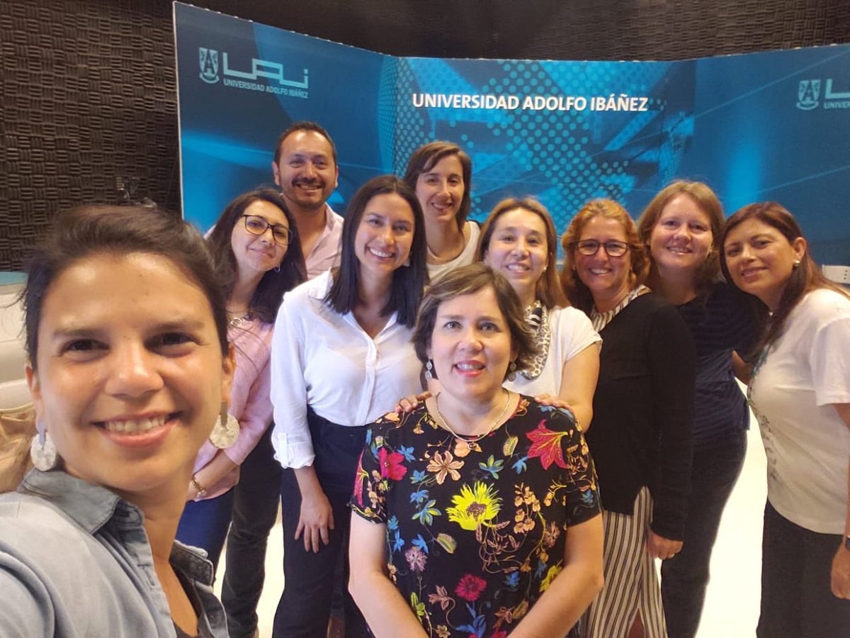 mainiechang's tweet photo. Un grupo de mujeres expertas #superpower Todo un privilegio conocerlas y descubrir tanto potencial! Increíble el curso “Hay Mujeres con Voz Pública” @UAI_CL De verdad que ya no hay excusas para #manels #panelesdehombres porque SI @Hay_Mujeres #HayMujeresconVozPublica https://t.co/s5d0is1Jya