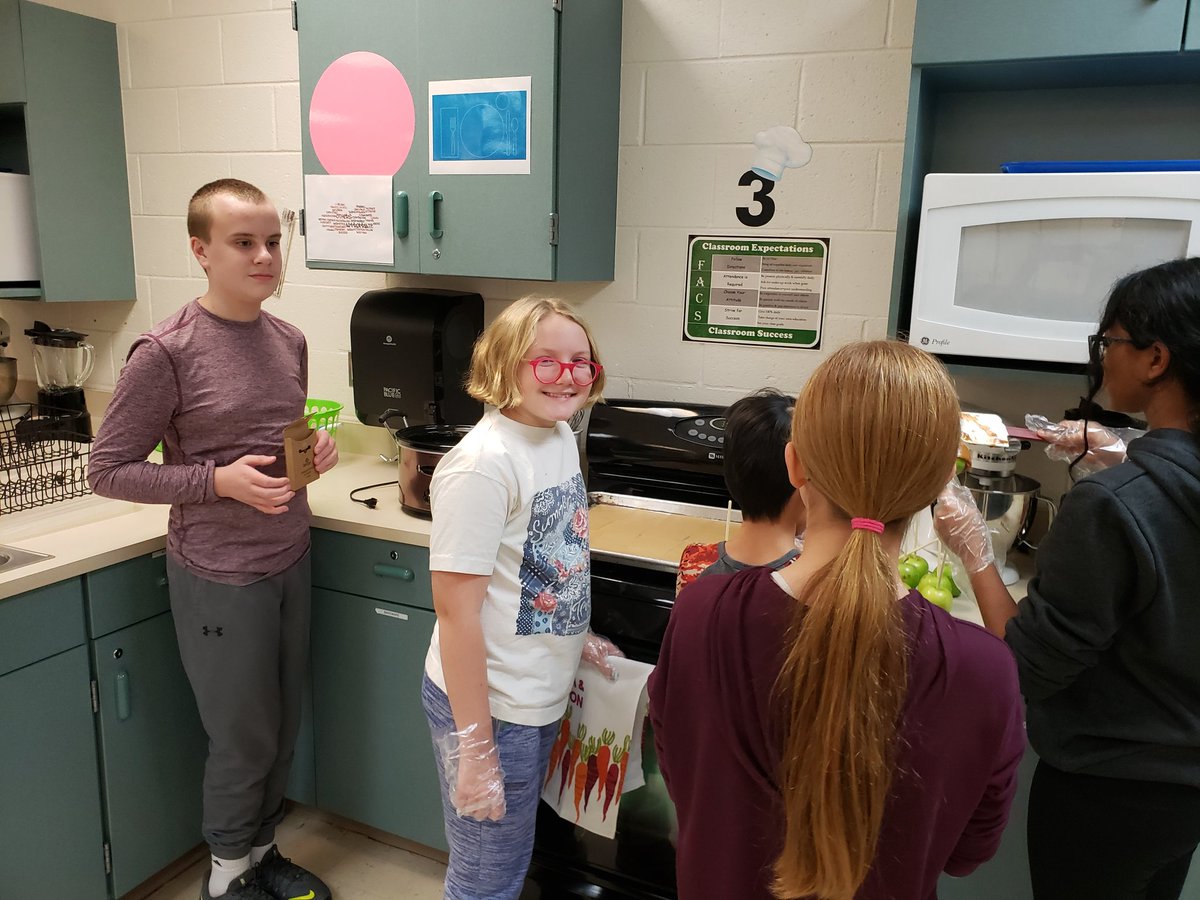 EricaSwanson1's tweet photo. Looking back on some 2019 pictures and found this awesome memory.  Thanks Peter Rubi for you apple donation for our Pride Incentive.  WE Act had so much fun making caramel apples.@IraJonesMS @peterrubi @act_ira https://t.co/fUXLbjhUvo