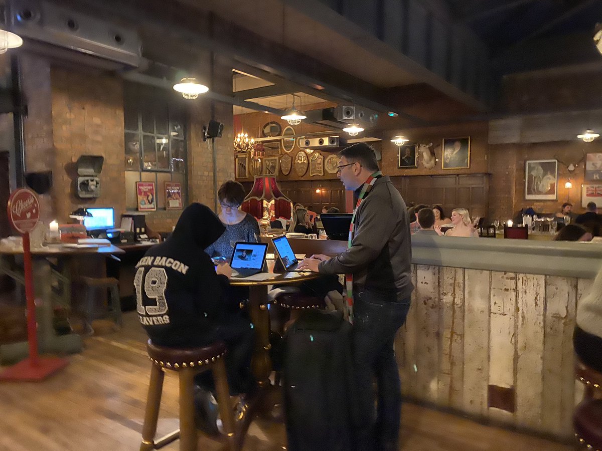 tom147moore's tweet image. This is what is wrong with the world today, Father,Mother and son in a restaurant/pub and yet rather than interacting with each other they would rather interact with the iPads ,phones and tablets #Disgusting #family #socialmediakillinglife