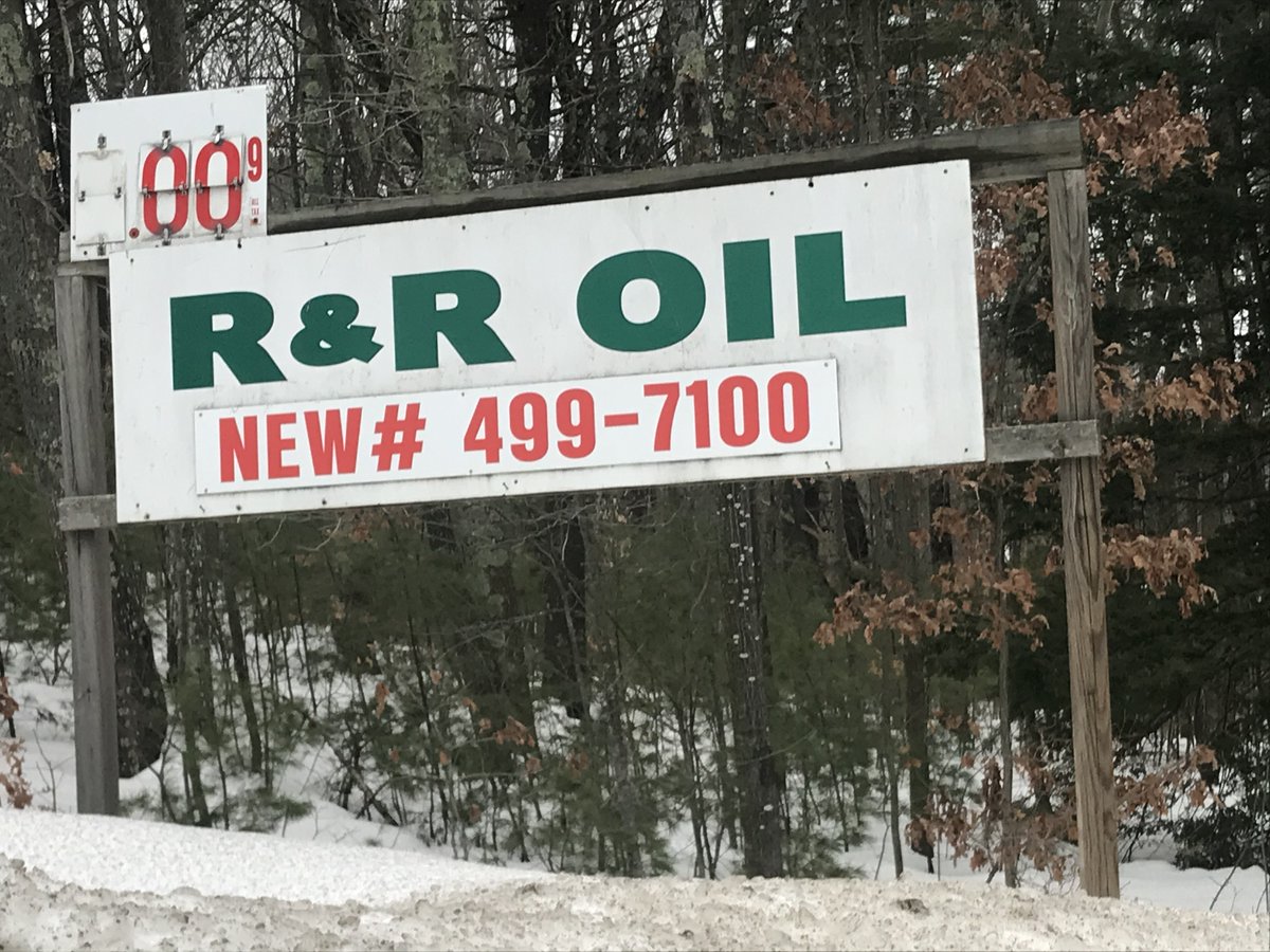 BosBizThomas's tweet photo. Worcester and Lynn pals: No wonder Maine's slogan is: "The Way Life Should Be." This photo was shot today in Lyman. Winters may be long and cold, but home heating oil is free! https://t.co/cCLpzRTcTs