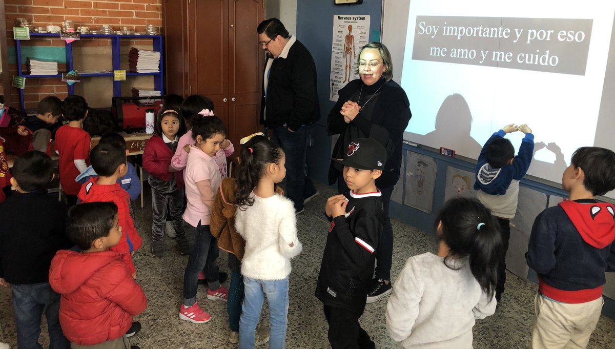 preeslancaster's tweet photo. Estamos en el taller ¿Cómo cuidar mi cuerpo?, con la Mtra. en Psicoterapia Isabel Aspuru Llórens. Los niños aprenden que nadie debe tocar su cuerpo y que no deben tener miedo de decirle a algún adulto confiable si hay alguien que les está haciendo daño. https://t.co/Bi2i9dVraN