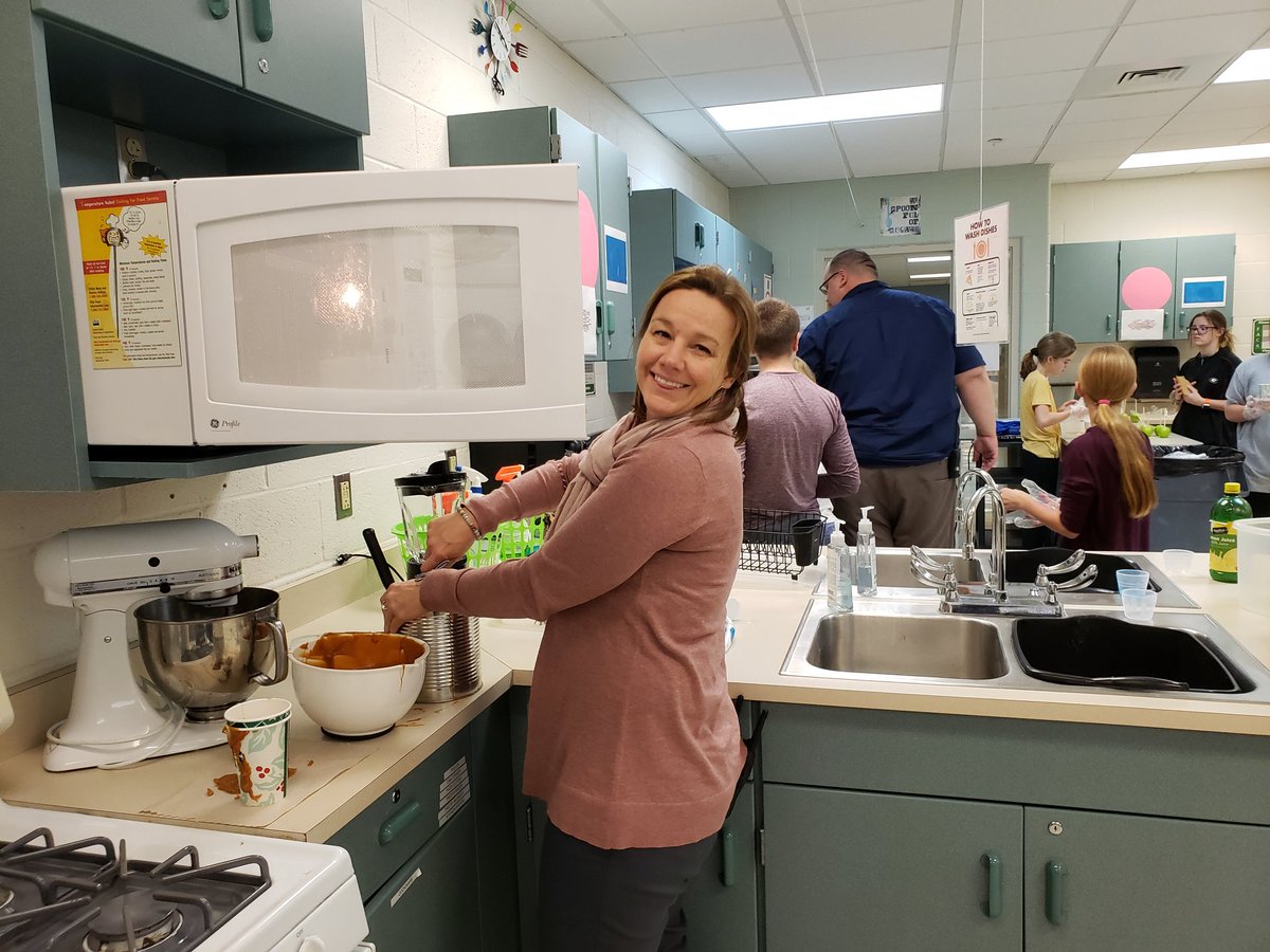 EricaSwanson1's tweet photo. Looking back on some 2019 pictures and found this awesome memory.  Thanks Peter Rubi for you apple donation for our Pride Incentive.  WE Act had so much fun making caramel apples.@IraJonesMS @peterrubi @act_ira https://t.co/NFWgne6ZXD